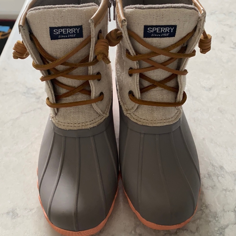 Girls size 2 Sperry boots worn once.